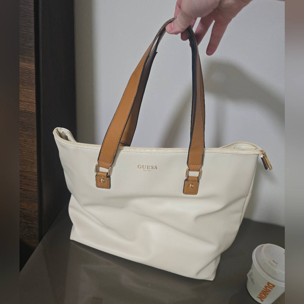 Elegant Cream Handbag with Brown Accent - Picture 2 of 10